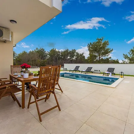 Shaula 1 Villa *