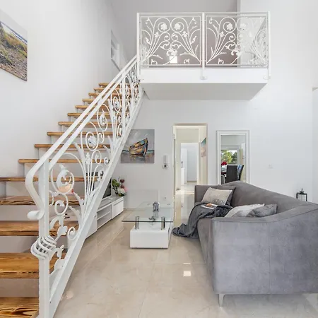 Villa Shaula 1 *