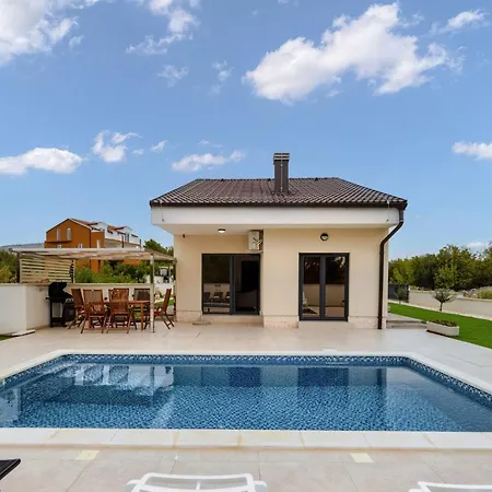 Shaula 1 Villa *